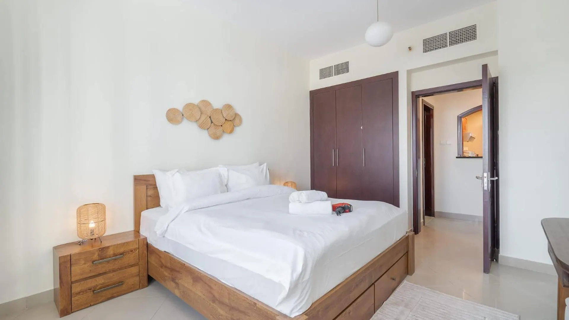 1 Bedroom Apartment With A City View And Sleeps 4 Dubai