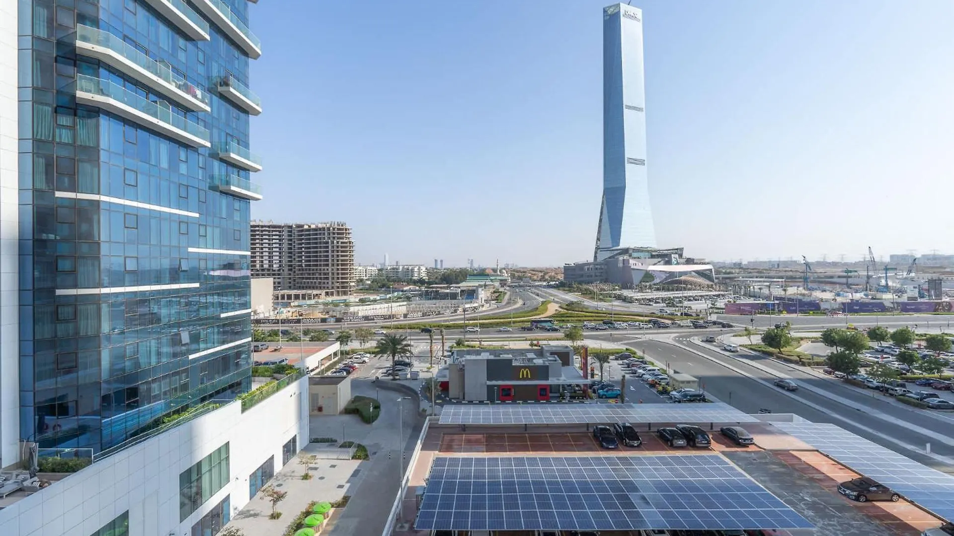 1 Bedroom Apartment With A City View And Sleeps 4 Dubai