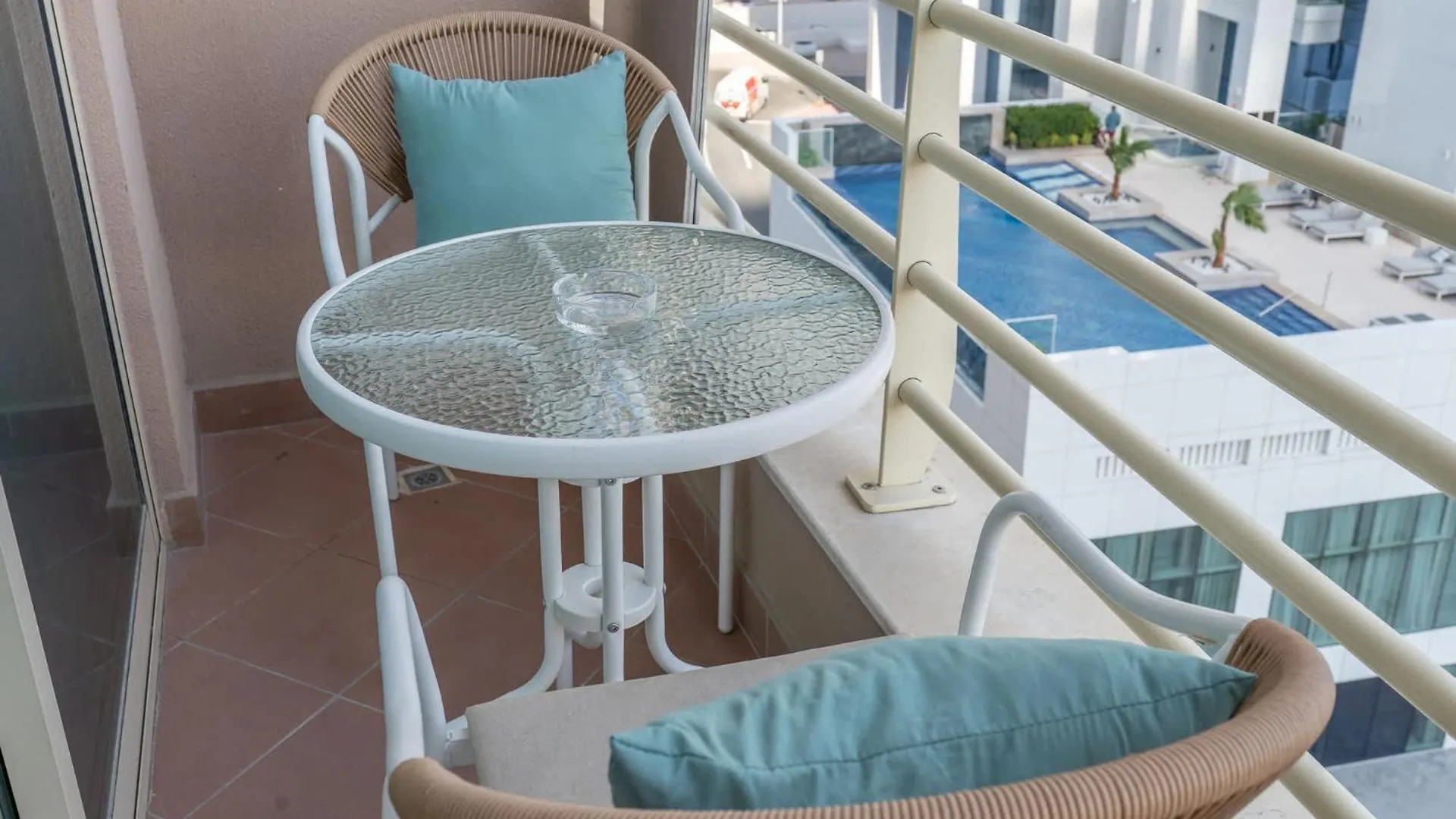 1 Bedroom Apartment With A City View And Sleeps 4 Dubai