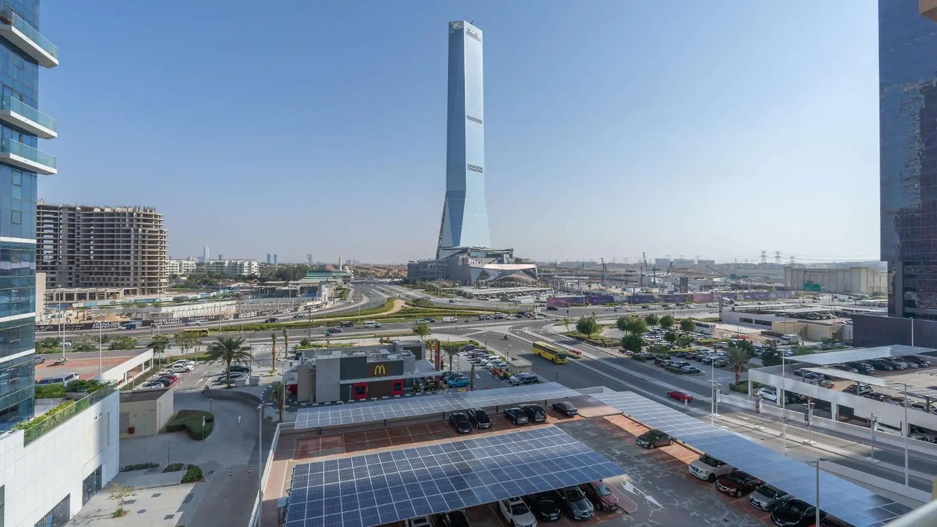 1 Bedroom Apartment With A City View And Sleeps 4 Dubai