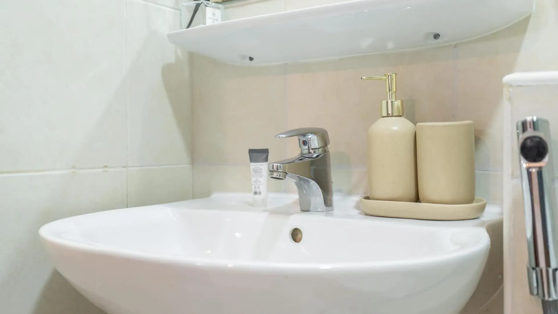 1 Bedroom Apartment With A City View And Sleeps 4 Dubai